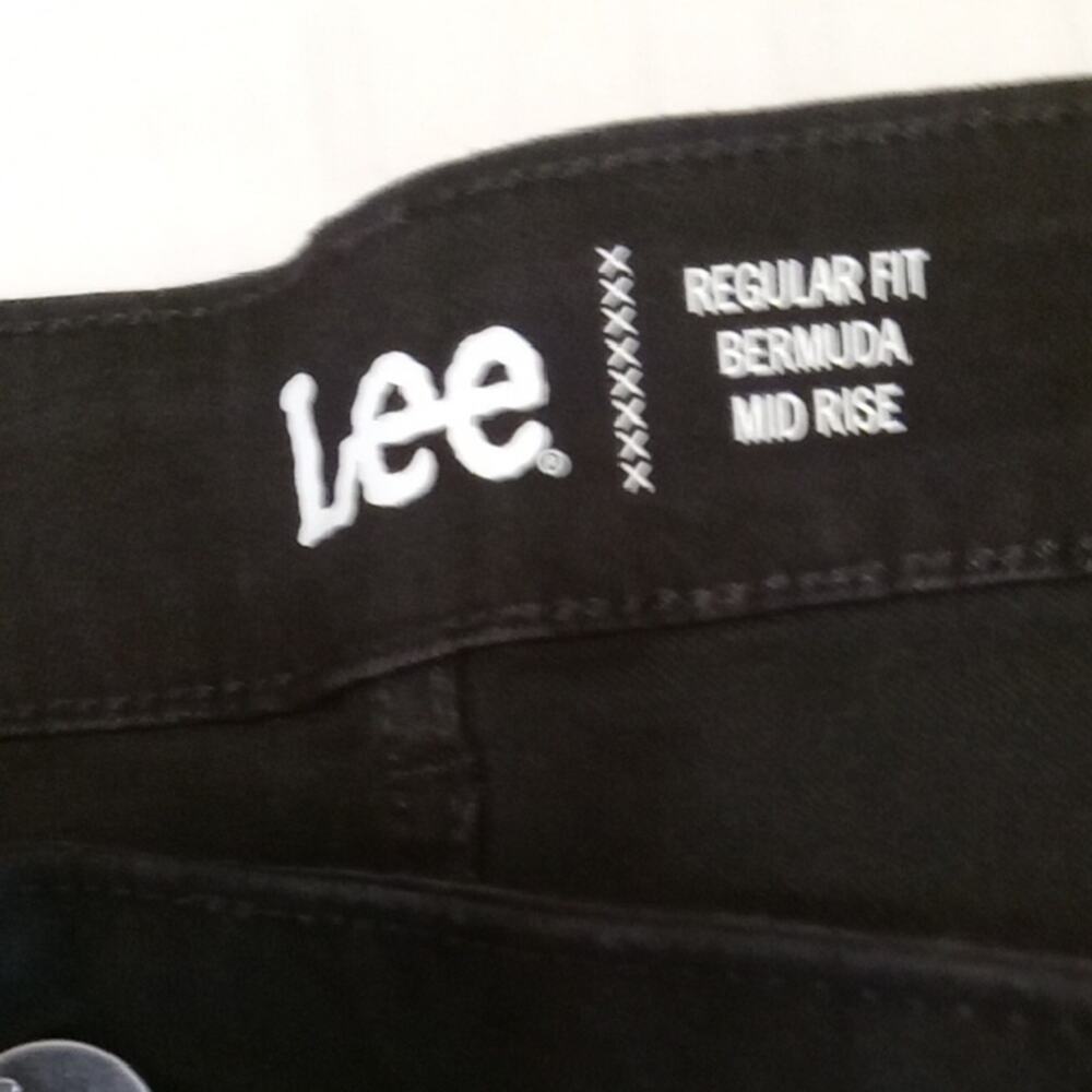 NWT Lee Women's Size 26W Jet Black Bermuda Casual Shorts. Reg Fit, Midrise, - Picture 2 of 9